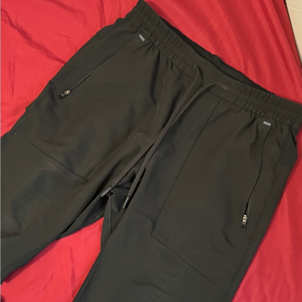 Lululemon license to train pants